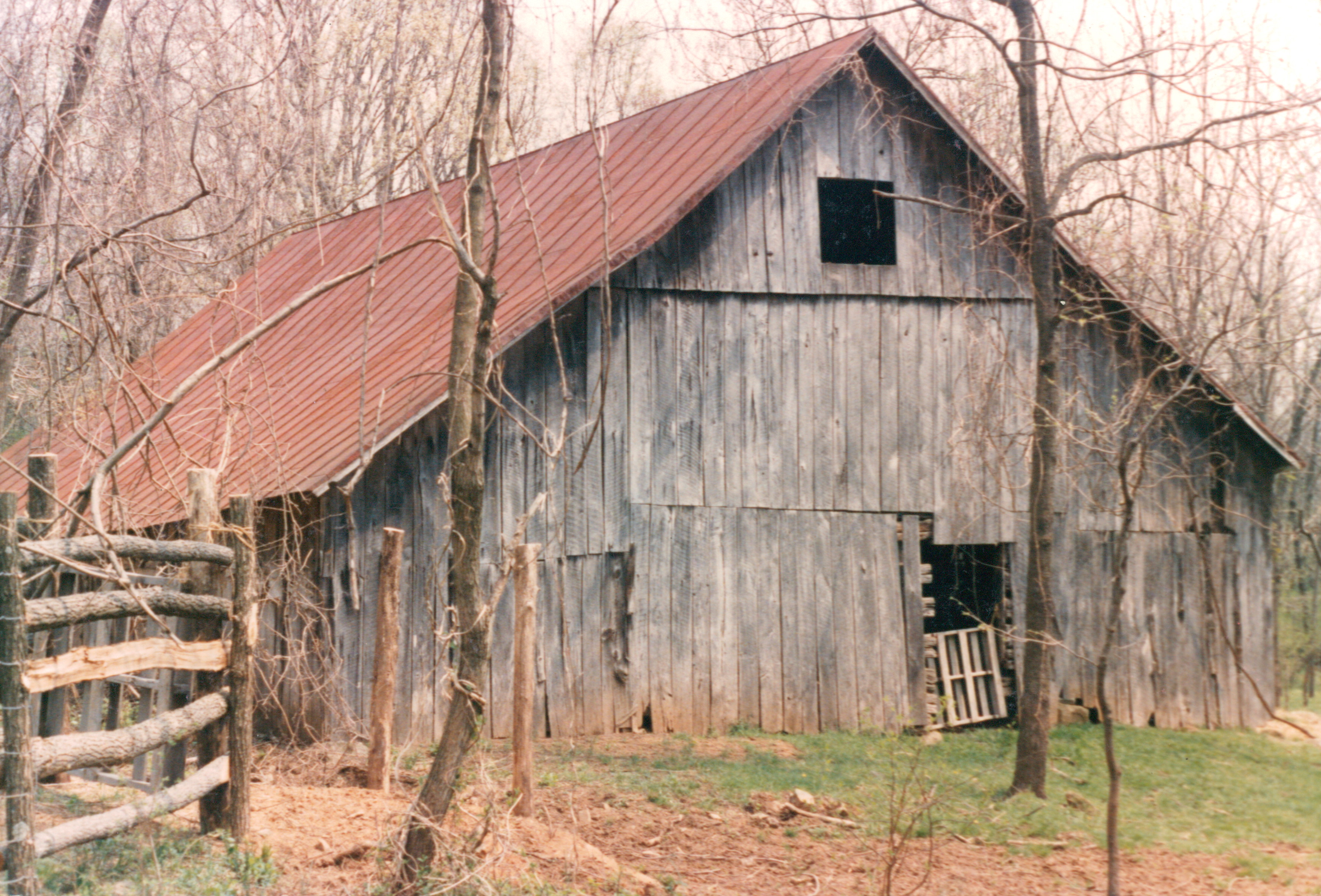 A double pen log barn part 1 - Handmade Houses with Noah Bradley