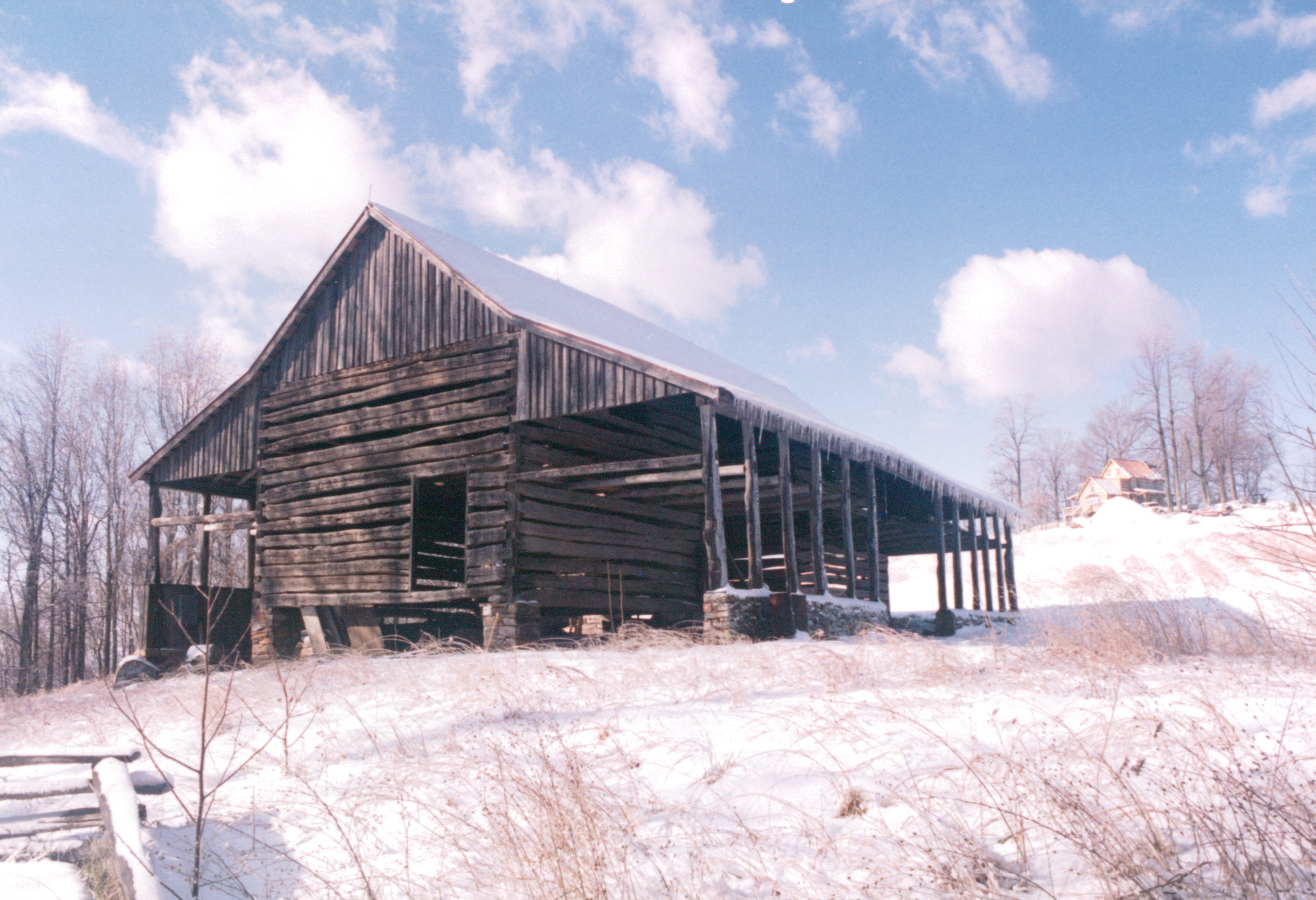 A double log pen barn part 14 - Handmade Houses with Noah Bradley