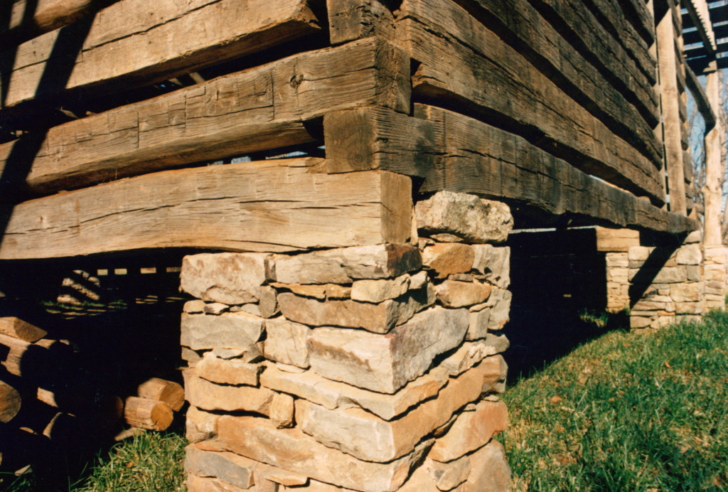 Log cabin notches... which is the best? - Handmade Houses with Noah Bradley