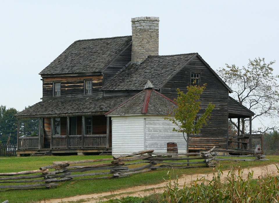 The American Farmhouse - Handmade Houses with Noah Bradley